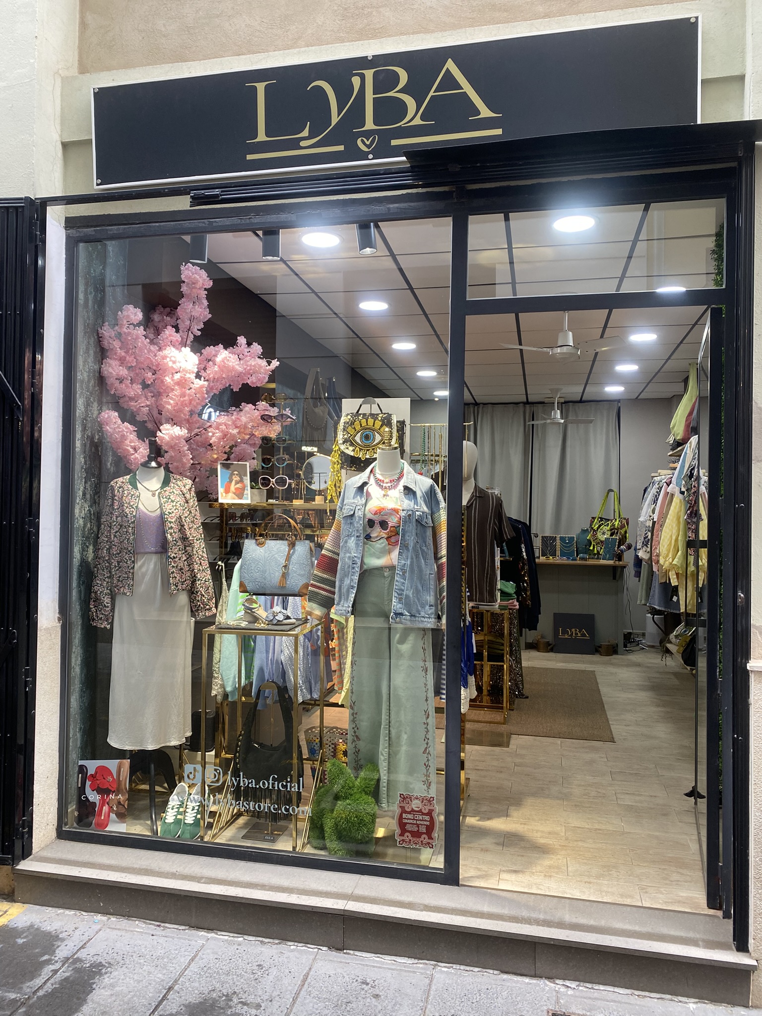 Foto tienda escaparate